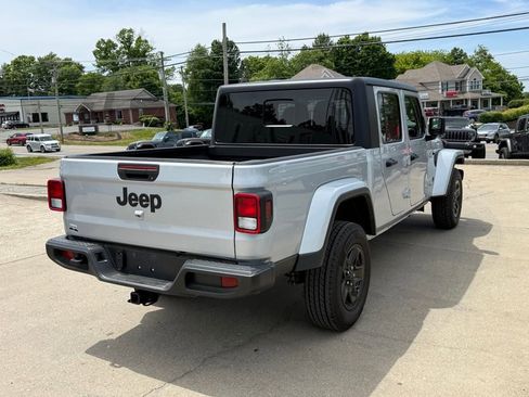 Used 2023 Jeep Gladiator Sport AWD/4WD image 6
