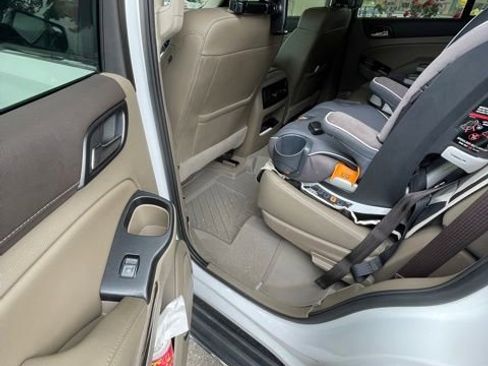 Used 2020 GMC Yukon SLT AWD/4WD image 8