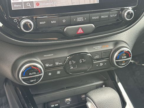 Certified 2023 Kia Soul S FWD image 16