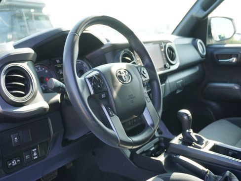 Used 2021 Toyota Tacoma TRD Off-Road image 19