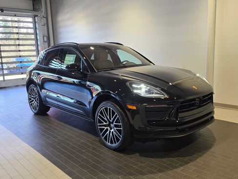 New 2026 Porsche Macan AWD/4WD image 9