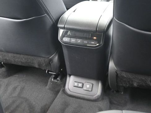 Used 2021 Toyota Highlander Limited AWD/4WD image 29