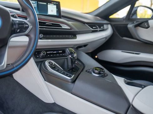 Used 2020 BMW i8 Coupe AWD/4WD image 39