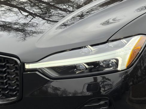 Certified 2025 Volvo XC60 B5 Plus image 6