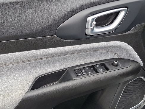 Certified 2023 Jeep Compass Latitude image 12