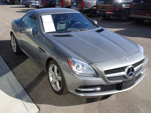 Used 2012 Mercedes-Benz SLK 250 image 9