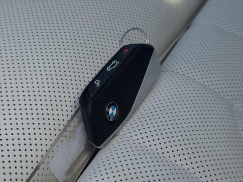 Used 2025 BMW 530i w/ Premium Package RWD image 36