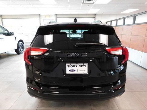 Used 2023 GMC Terrain SLE w/ Driver Convenience Package AWD/4WD image 5