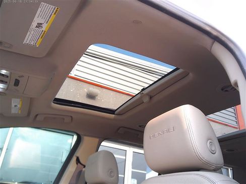 Used 2017 GMC Acadia Denali w/ Technology Package AWD/4WD image 17