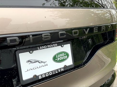 New 2025 Land Rover Discovery Dynamic SE image 15