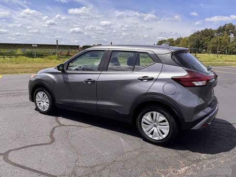 Used 2021 Nissan Kicks S FWD image 10
