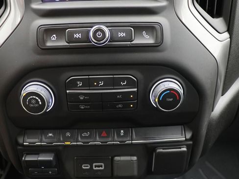 Used 2024 Chevrolet Silverado 1500 Custom image 25