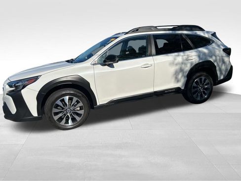 Used 2023 Subaru Outback Limited AWD/4WD image 2