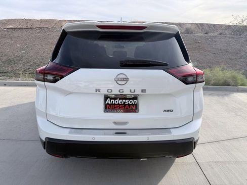 Certified 2025 Nissan Rogue SV image 7