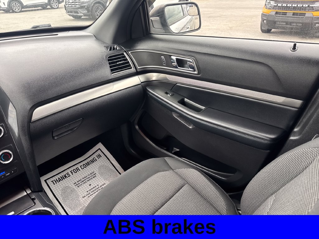 Used 2018 Ford Explorer XLT AWD/4WD image 12