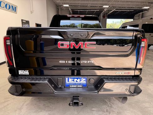 Used 2025 GMC Sierra 2500 AT4 w/ AT4 Premium Plus Package AWD/4WD image 7