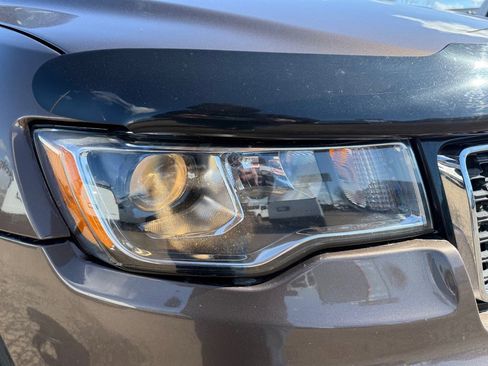 Used 2017 Jeep Grand Cherokee Limited image 46