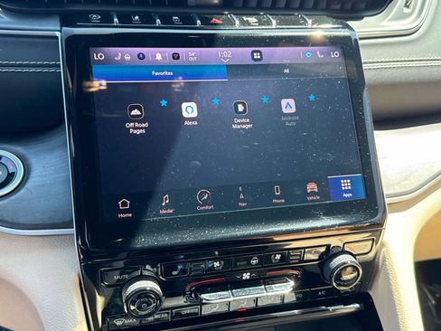 Used 2023 Jeep Grand Cherokee L Limited w/ Luxury Tech Group II image 11