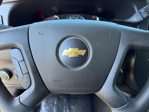 New 2026 Chevrolet Express 3500 LT image 20