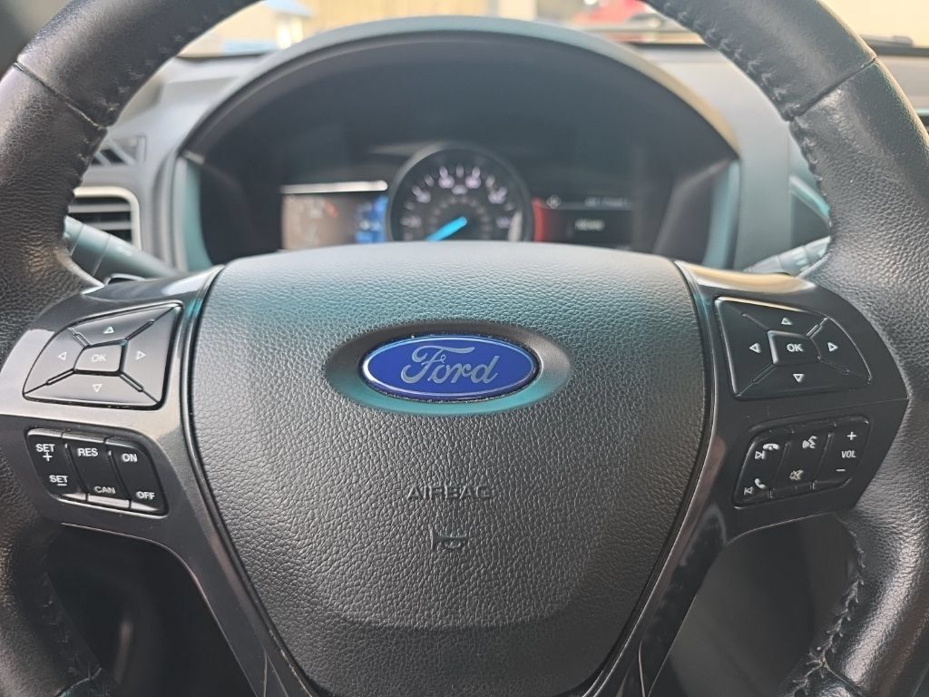 Used 2016 Ford Explorer XLT w/ Equipment Group 201A AWD/4WD image 17