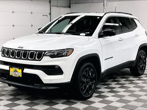 Used 2023 Jeep Compass Latitude w/ Sun and Sound Group AWD/4WD image 12