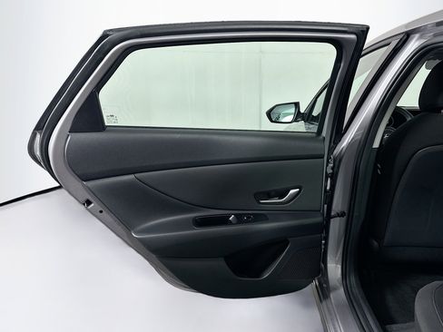 Used 2025 Hyundai Elantra SEL image 27