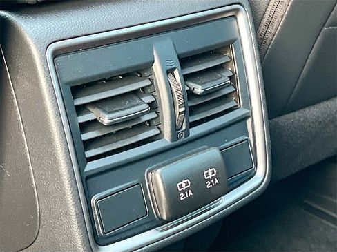 Used 2024 Subaru Forester Limited image 25