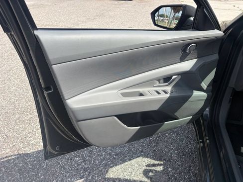 Used 2025 Hyundai Elantra Hybrid FWD image 10