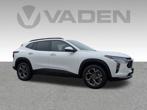 New 2025 Chevrolet Trax LT w/ Driver Confidence Package image 3