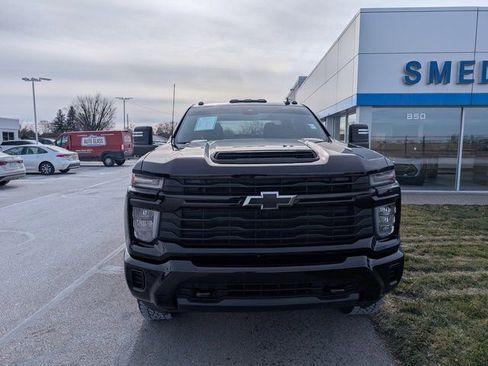 Used 2024 Chevrolet Silverado 2500 Custom w/ Custom Value Package image 2