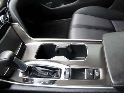 Used 2019 Honda Accord EX image 34