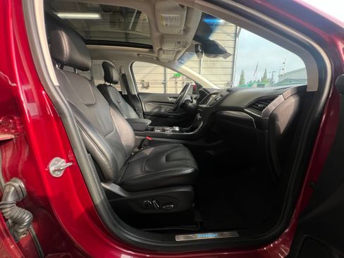 Used 2019 Ford Edge Titanium w/ Cold Weather Package AWD/4WD image 16