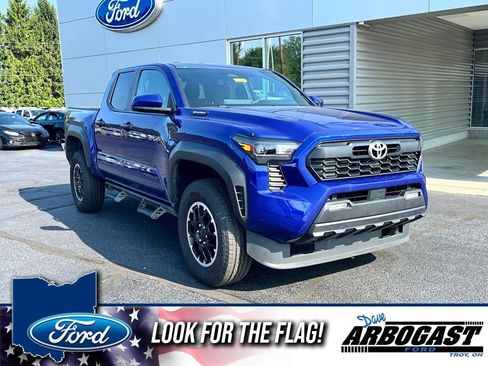 Used 2025 Toyota Tacoma TRD Off-Road AWD/4WD image 1