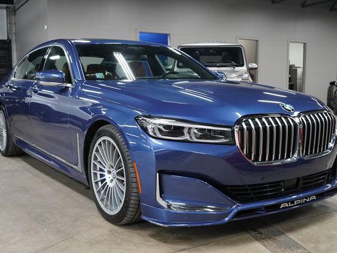 Used 2022 BMW ALPINA B7 xDrive w/ Luxury Rear Seating Package AWD/4WD image 7