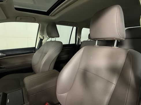 Used 2022 Lexus GX 460 Premium w/ Premium Package AWD/4WD image 16