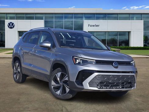 New 2026 Volkswagen Taos SE image 1