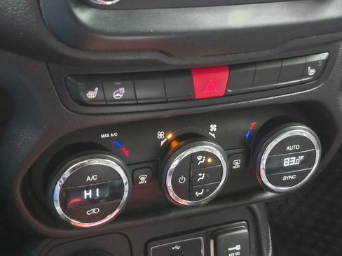 Used 2016 Jeep Renegade Trailhawk image 29