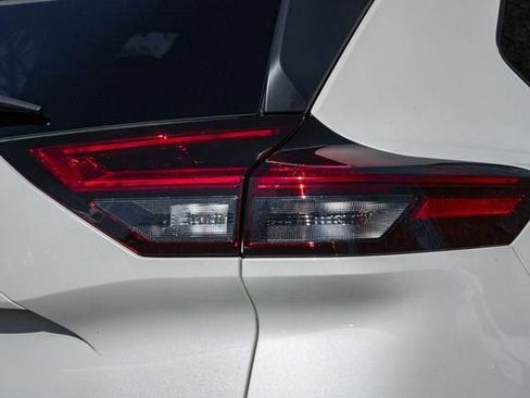 Certified 2022 Nissan Rogue SV w/ SV Premium Package image 8