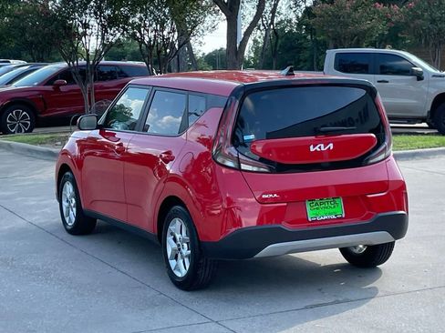 Used 2024 Kia Soul LX w/ Option Group 015 FWD image 4