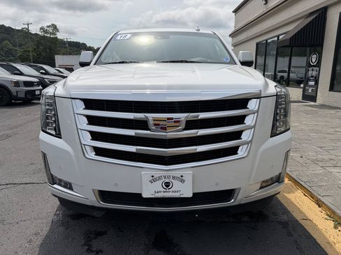 Used 2018 Cadillac Escalade ESV Premium Luxury AWD/4WD image 7