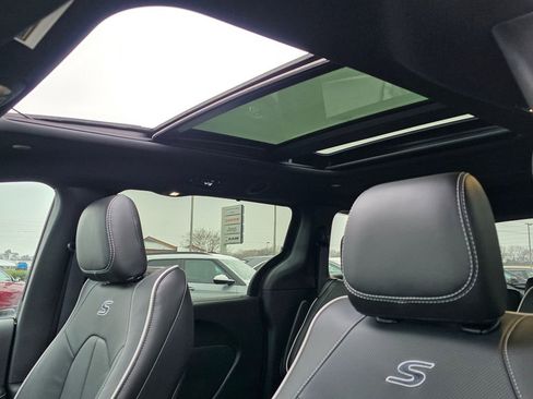 New 2026 Chrysler Pacifica Limited image 26