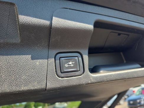 Used 2022 GMC Acadia SLE w/ Driver Convenience Package AWD/4WD image 10