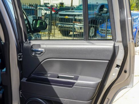 Used 2016 Jeep Compass Sport w/ Power Value Group image 16