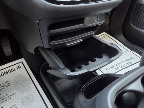 New 2026 Chrysler Pacifica Select FWD image 34
