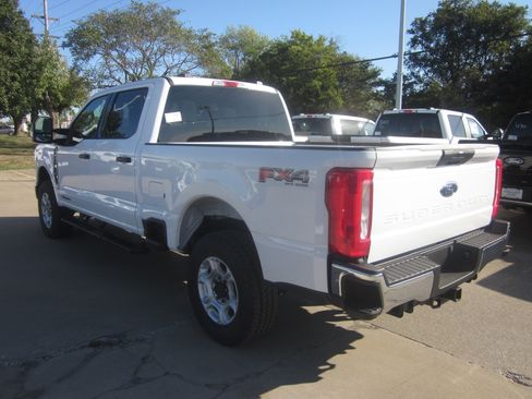 New 2026 Ford F250 XLT w/ FX4 Off-Road Package AWD/4WD image 4
