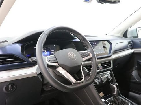 Used 2024 Volkswagen Taos SE FWD image 13