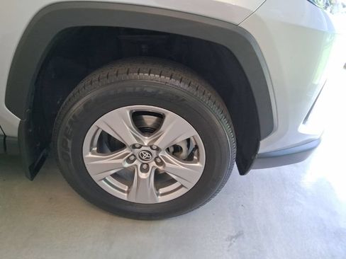 Used 2022 Toyota RAV4 XLE AWD/4WD image 7