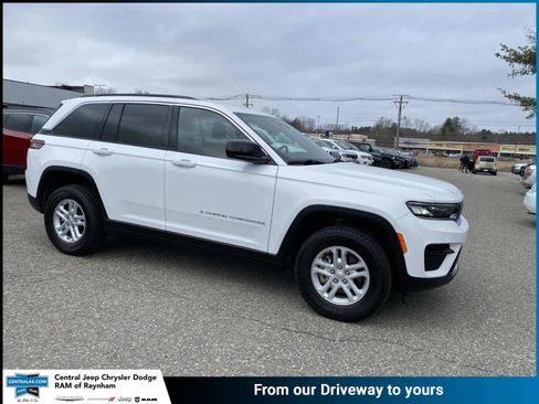 Certified 2025 Jeep Grand Cherokee Laredo w/ Luxury Tech Group I AWD/4WD image 1