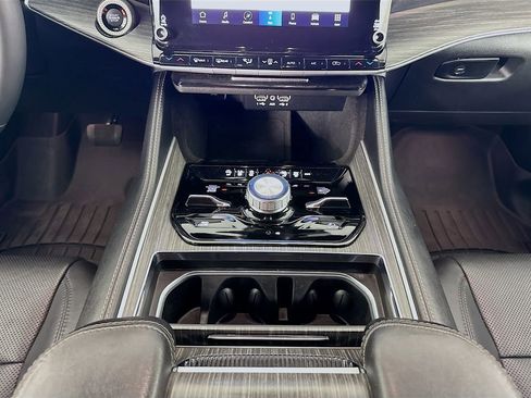 Used 2023 Jeep Wagoneer Series III w/ Preferred Equipment Group image 38