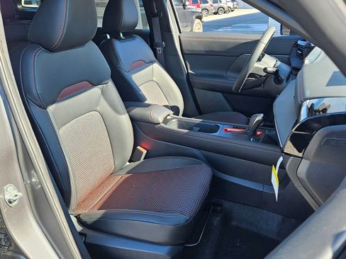 New 2026 Nissan Kicks SR w/ Cold Weather Package FWD image 17